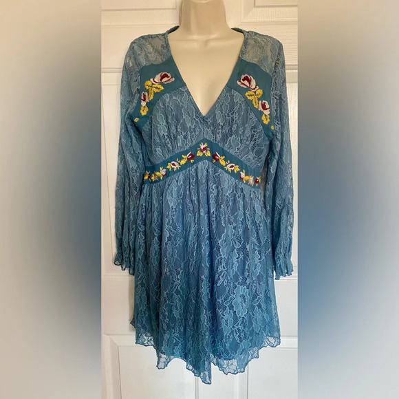 Mi Ami Blue Floral Embroidered Vneck Bohemian Dress - Picture 2 of 6